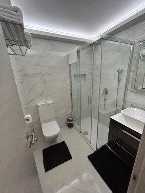 Douche, serviettes fournies