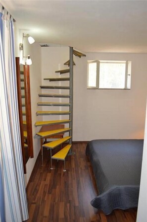 1 bedroom, bed sheets - Apartment Galeb, in Artatore, ideal for 2 to 3 people. (Mali Losinj)