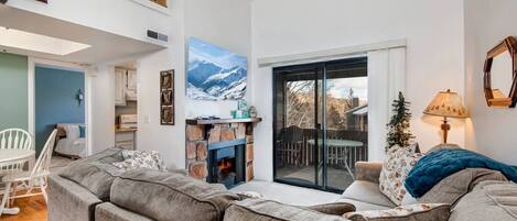 Televisie en een open haard