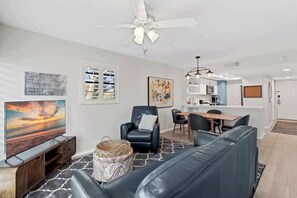 TV, offices - H-248 - Corner Unit With Lake and Fountain Views! (Naples)