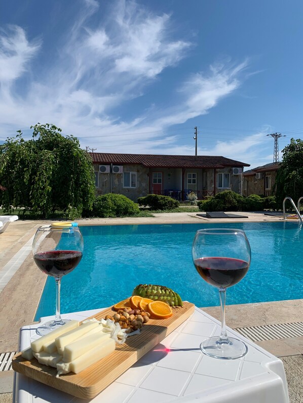 Een seizoensgebonden buitenzwembad