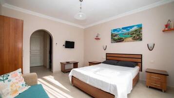 Chambre Standard avec lits jumeaux, vue partielle sur la mer | Wi-Fi gratuit, draps fournis