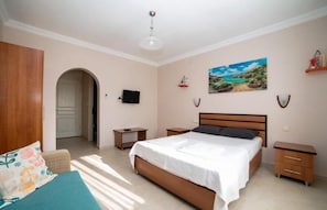 Standard Twin Room, Partial Sea View