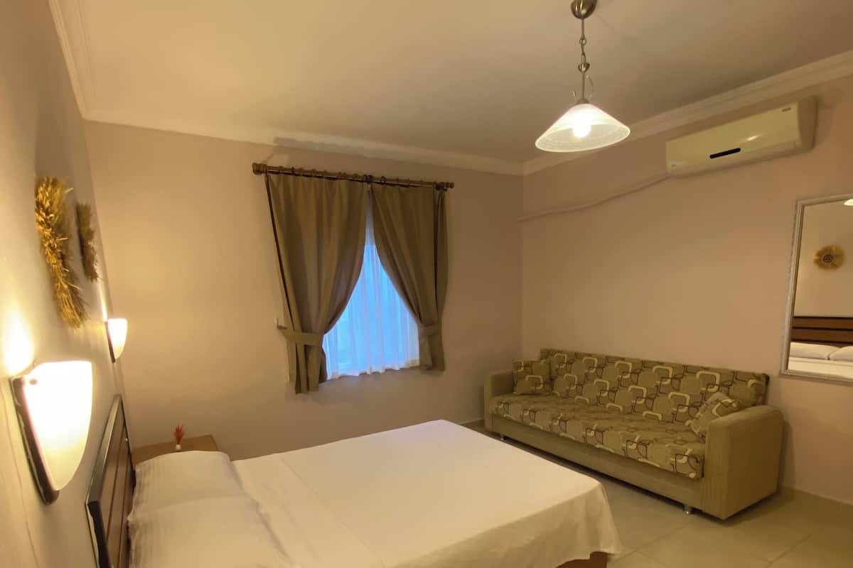 Standard Room, Partial Sea View | 1 bedroom, free WiFi, bed sheets