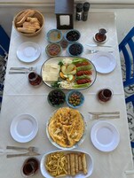 Desayuno típico de la región gratuito y diario