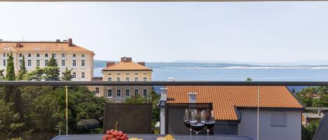 Apartment | Outdoor dining