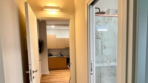 Appartement, 1 grand lit et 1 canapé-lit, balcon, vue cour intérieure | Coin séjour