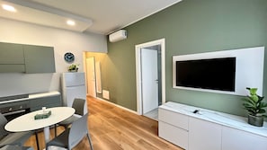 Apartemen, 1 Tempat Tidur Queen dengan tempat tidur Sofa, dapur, pemandangan kota | Area keluarga