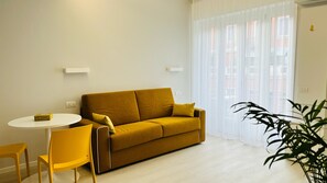 套房, 2 間臥室, 陽台, 花園景觀 | 起居區