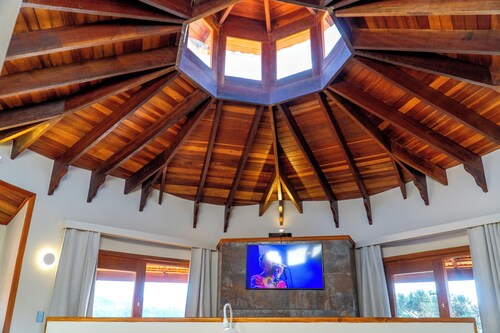 Cozy chalet in charming Mirantão with WiFi, AC