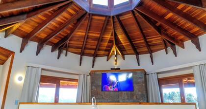 Cozy chalet in charming Mirantão with WiFi, AC