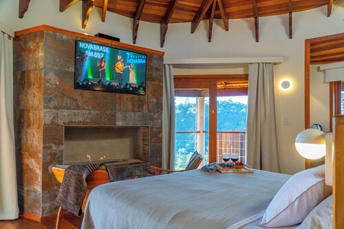 Cozy chalet in charming Mirantão with WiFi, AC