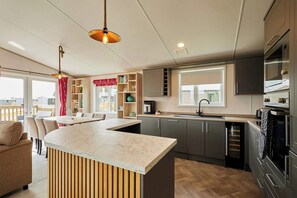 Fridge, microwave, oven, stovetop - Host & Stay | Linden Lodge, Ashdown Retreat (Pickering)