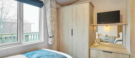 2 Schlafzimmer, Schreibtisch, Bügeleisen/Bügelbrett, WLAN