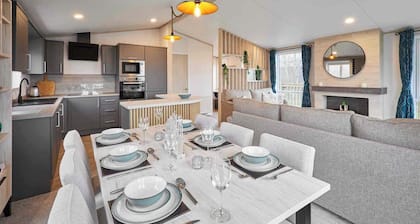 Host & Stay | Linden Lodge, Ashdown Retreat
