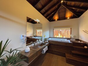 Poreamme, hiustenkuivaaja, pyyhkeet, saippua