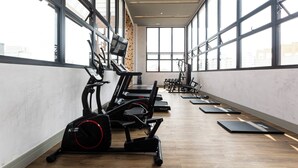 A gym with treadmills, elliptical machines, and exercise mats arranged in rows. - Lexy Hotel (São Paulo)