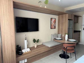 Desk, laptop workspace, free WiFi, bed sheets - Lexy Hotel (São Paulo)