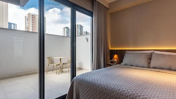 Superior studio, uitzicht op de stad | Een bureau, een laptopwerkplek, gratis wifi, beddengoed