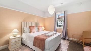 4 bedrooms, iron/ironing board, WiFi, bed sheets