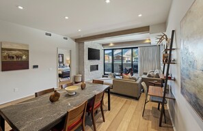 Smart-tv och eldstad