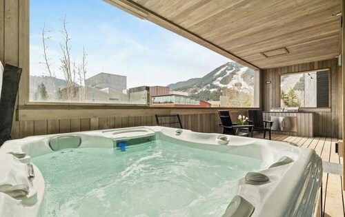 Downtown Jackson Condo + Hot Tub, Balcony, Grill, Mountain Views