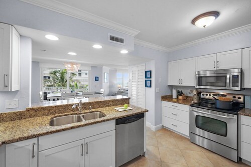 Somerset Three-Bedroom End Unit | Beachfront Condo