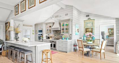 Heated Pool, Hot Tub, Kayaks, Fishing, 5BR Waterfront Home in Key Allegro