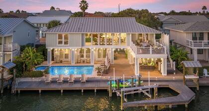Heated Pool, Hot Tub, Kayaks, Fishing, 5BR Waterfront Home in Key Allegro