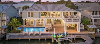 Heated Pool, Hot Tub, Kayaks, Fishing, 5BR Waterfront Home in Key Allegro