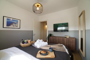 1 bedroom, iron/ironing board, travel cot, WiFi