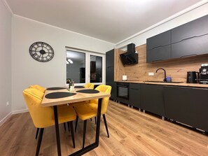 Fridge, microwave, oven, dishwasher