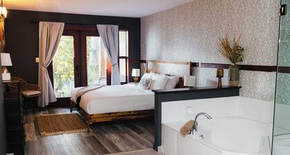 Tofino Oceanfront Hotel Suite 2