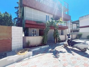 Fachada de la propiedad