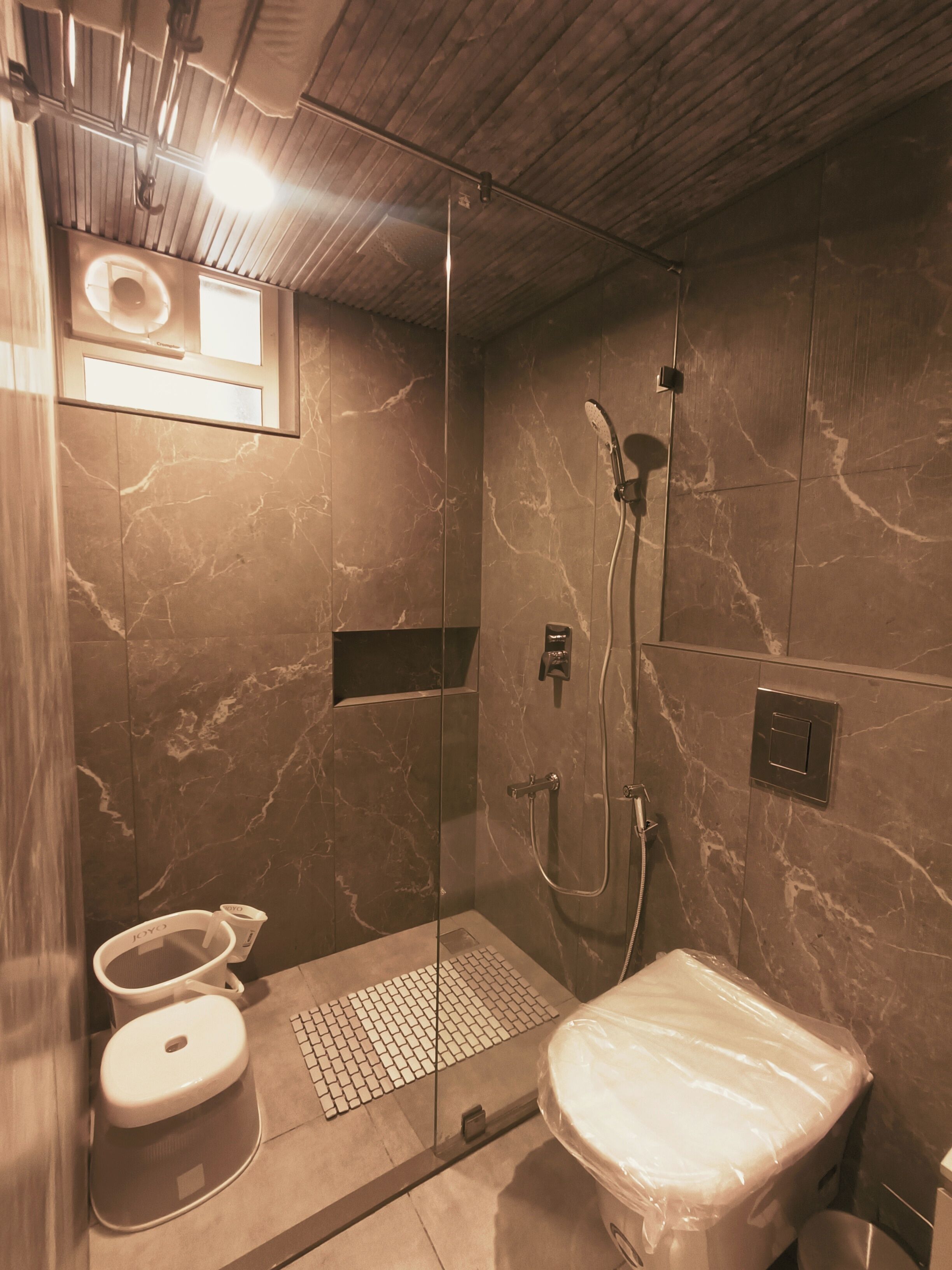 Luxury-Suite, 1 King-Bett und Schlafsofa, eigenes Bad, Bergblick | Badezimmer | Dusche, Haartrockner, Hausschuhe, Handtücher