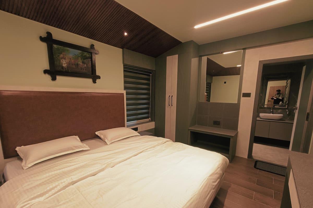 Habitación doble de lujo, para fumadores, baño privado | 1 habitación, escritorio y espacio para trabajar con laptop