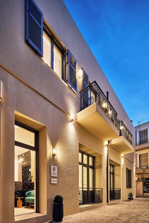 Façade de l’hébergement - soirée/nuit