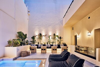 格兰德麦当娜豪华套房  