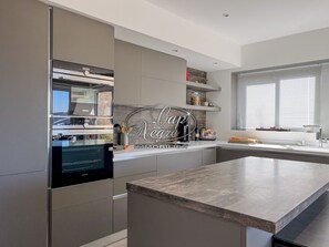 Réfrigérateur, micro-ondes, four, lave-vaisselle