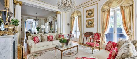 Télévision, lecteur de DVD, chaßne hi-fi, espaces bureaux