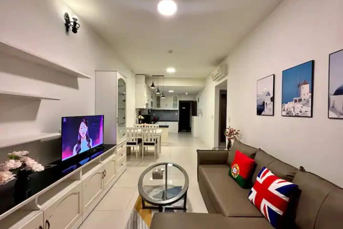 Deluxe appartement, 2 slaapkamers, uitzicht op stad | 1 slaapkamer, bedden met traagschuimmatras, een bureau