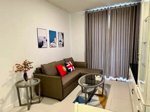 Leilighet – deluxe, 2 soverom, byutsikt | Memory foam-senger, skrivebord og skrivebord for bærbar PC