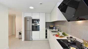 Refrigerador, microondas, horno, lavavajillas