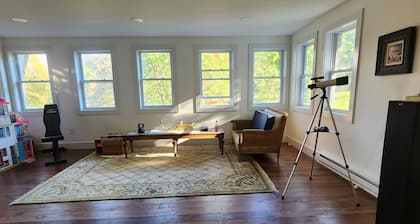 Charming 4-bedroom Farmhouse in Hudson with WiFi, AC/Fireplace on 11 acres Land