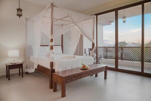 Habitación Deluxe doble, vistas a la piscina | Minibar, caja fuerte, escritorio y cunas (de pago)