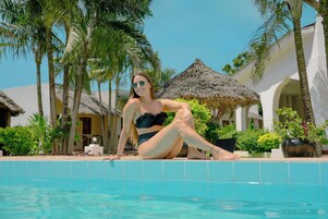 2 piscinas al aire libre