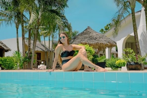 2 outdoor pools