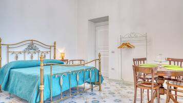 2 Schlafzimmer, BĂŒgeleisen/BĂŒgelbrett, WLAN, BettwĂ€sche