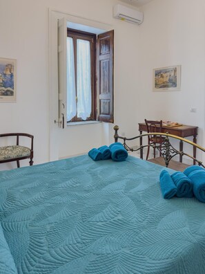 2 habitaciones, tabla de planchar con plancha, wifi y ropa de cama