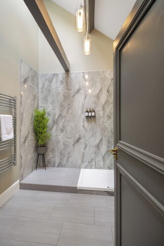 WhiskAwayStays Victoria House Apartment 6